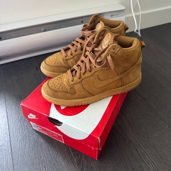 NIKE BROWN DUNK HIGH PREMIUM SIZE 6.5 WOMENS * - Picture 1 of 12